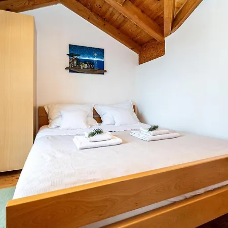 בית נופש Secluded Fisherman's Cove Soline, Pasman - 8222 *
