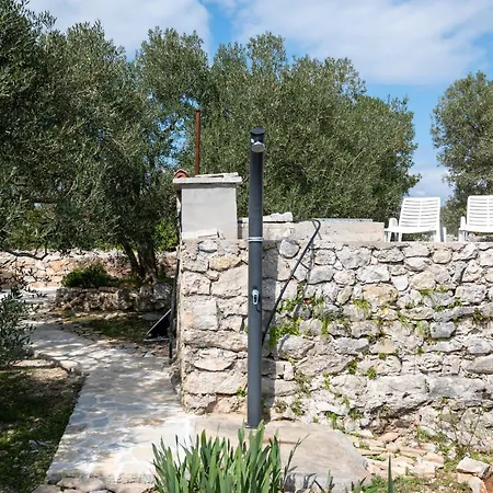 בית נופש Secluded Fisherman's Cove Soline, Pasman - 8222 *